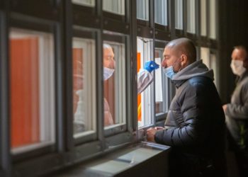 Djeca su nosila maske, građani zatvarani u svoje domove, a Filip Mihalić unatoč brojnim prijestupma zaradio Lamborgini uz pomoć države