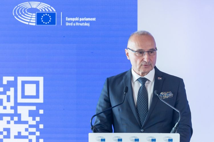 Grlić Radman: Hrvatska treba imati zajamčeno mjesto u parlamentu Srbije