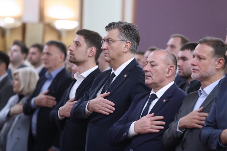 Osam zastupnika ni jednom nije sudjelovalo u jesenskim saborskim raspravama