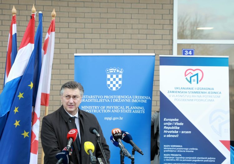 Plenković u Petrinji: L’ Acquila se obnavljala 14 godina