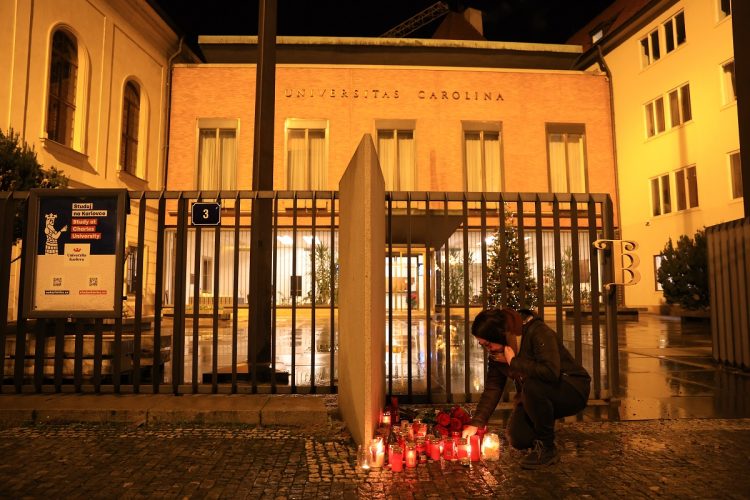 U pucnjavi u Pragu nekoliko mrtvih i deseci ozlijeđenih