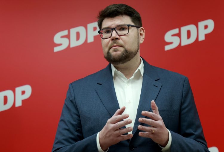 SDP o zakonu o mirovinskim fondovima: Protuustavno je igrati se s imovinom građana