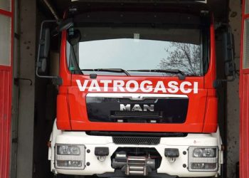 U Mostaru gorio automobil