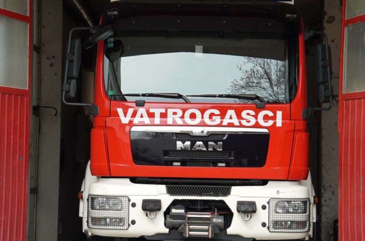 U Mostaru gorio automobil