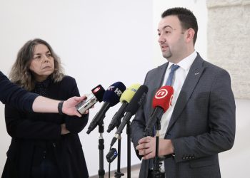 Pavliček (HS): “Otjerano” je 400 tisuća Hrvata, a uvezeno 200 tisuća stranih radnika