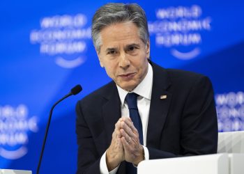 I najmoćnijima na svijetu se dogodi: Blinken malo zaglavio u Davosu jer mu se pokvario zrakoplov