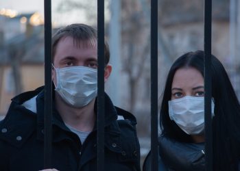 Profesor u Berlinu kažnjen s 3000 eura jer je mjere protiv Covid 19 usporedio s holokaustom