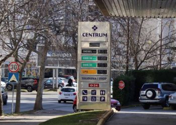 Kod susjeda pojeftinjenje goriva, ovoliko uštedite ako tankirate u BiH