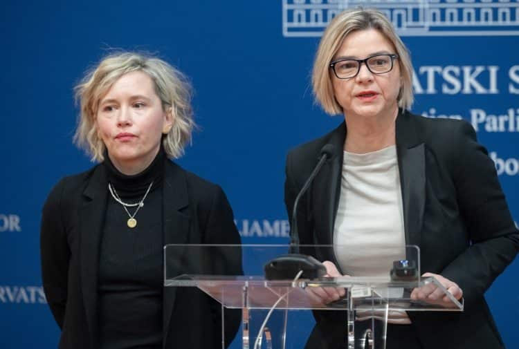 Zastupnice napale premijera, tvrde da je ucijenio žene zakonom o femicidu