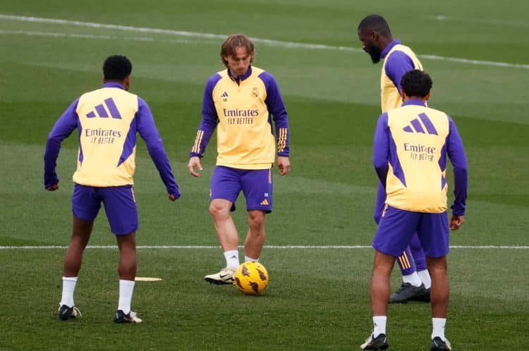 Ancelotti: ‘Modrić je legenda Reala, odluku gdje će igrati iduće sezone mora donijeti sam’