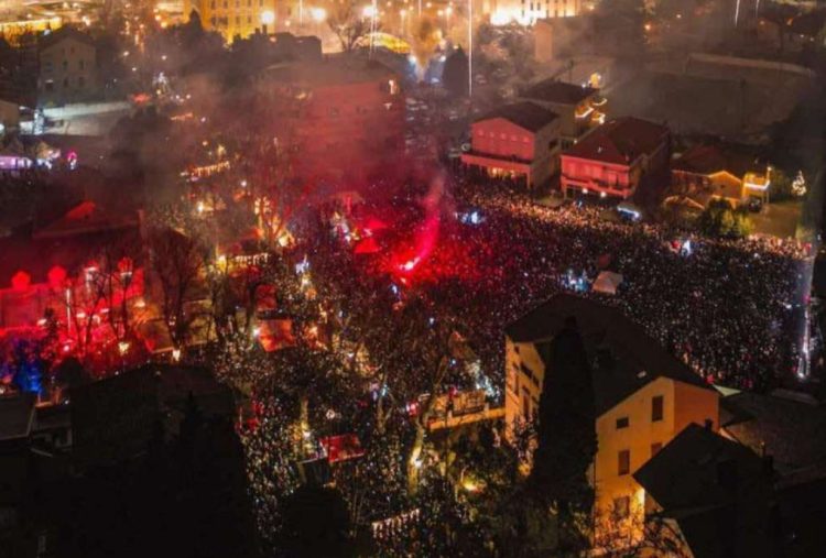 Doček Nove u Mostaru ispunio sva očekivanja, kroz grad prošle tisuće ljudi