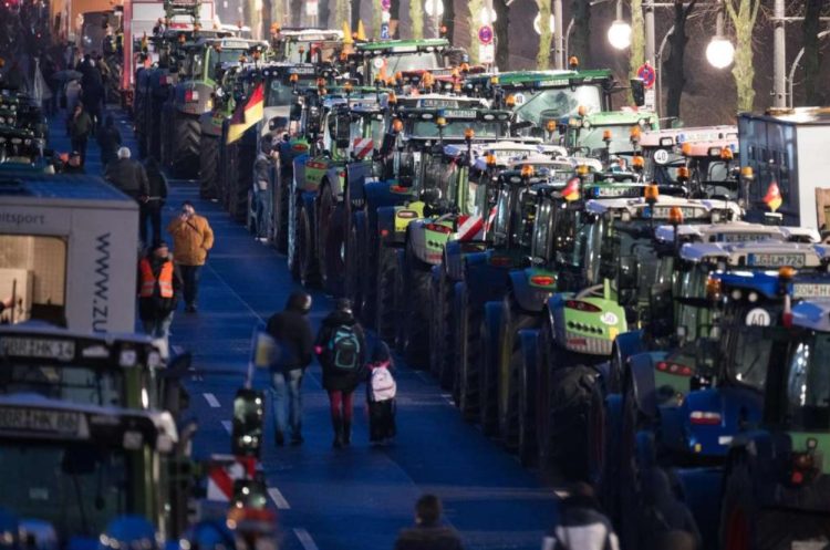 Njemački poljoprivrednici danas izlaze na prosvjede u Berlinu zbog viših poreza