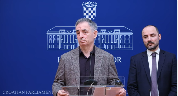 Kad lešinari namirišu krv ili kako se benzinom gasi vatra