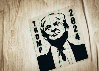 Trump i Clinton se spominju u dokumentima povezanim s milijarderom pedofilom, oglasili su se