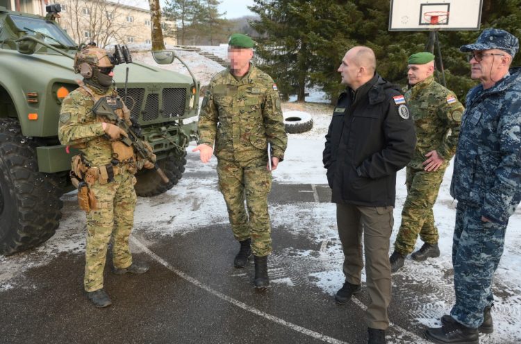 Anušić najavio promjene za vojnike: ‘Obećavam da ću učiniti sve kako bi vam materijalni uvjeti bili bolji’