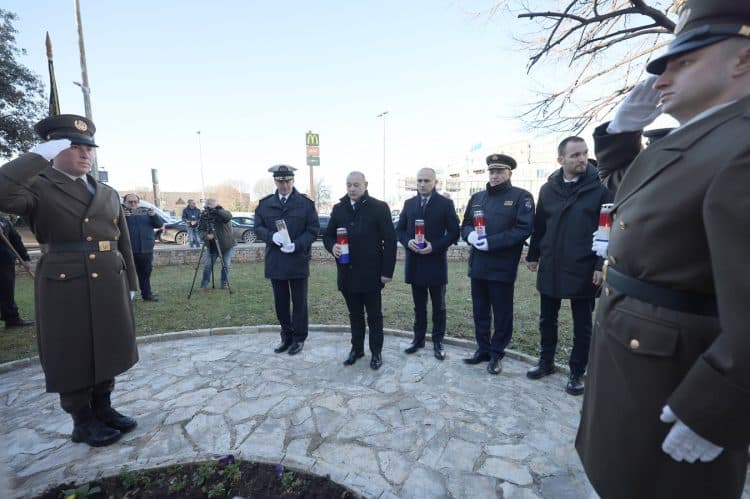 Budnicom u Zadru počelo obilježavanje 31. obljetnice VRO Maslenica