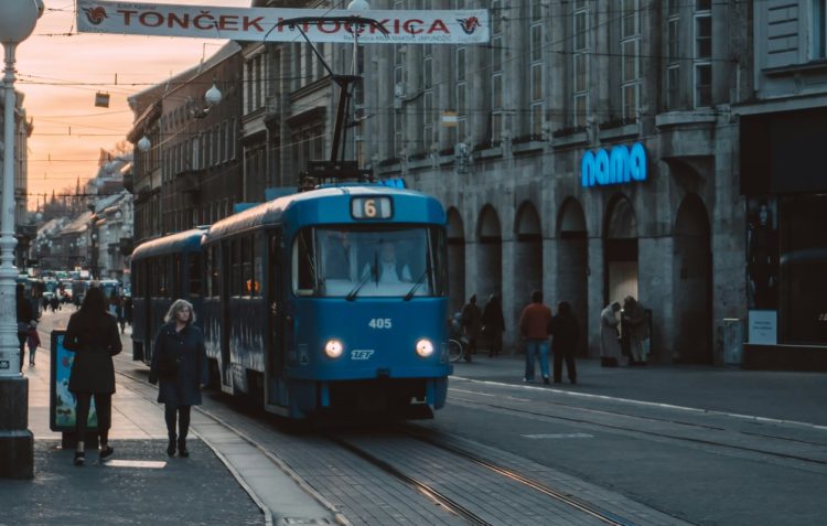 U Zagrebu, Bjelovaru, Karlovcu, Petrinji, Puli, Rijeci i Sisku država daje nekretnine u najam