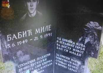 Spomenici koji veličaju krvnika, a omalovažavaju žrtvu i dalje stoje!