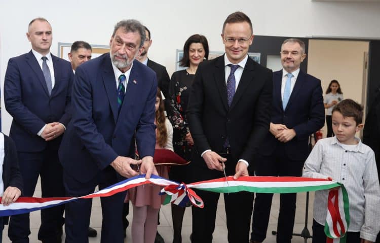 U Petrinji otvorena nova školu izgrađena mađarskom donacijom