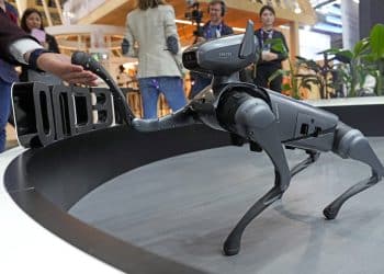 Robotski psi i leteći automobili na telekomunikacijskom sajmu u Barceloni