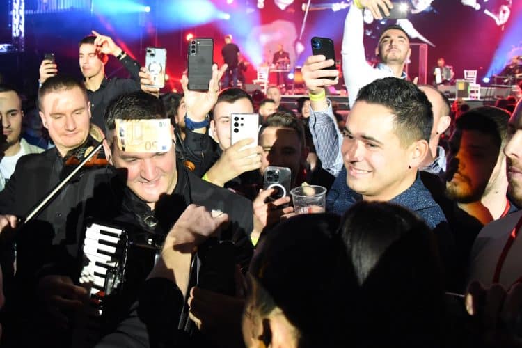 Masovni balkanski derneci u Zagrebu, lijevo krilo i reformirani HDZ