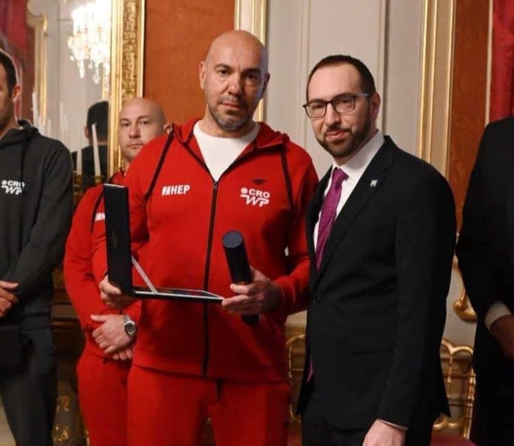 Gradonačelnik Tomašević dodijelio Medalju Grada Zagreba vaterpolistima