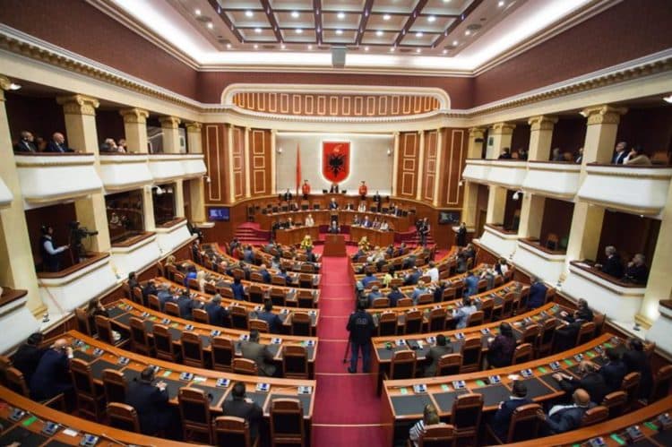 Albanski parlament ratificirao sporazum o migracijama s Italijom