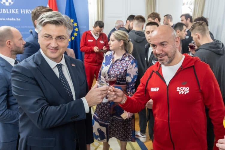 Plenković primio vaterpoliste, Vlada će ih nagraditi zbog uspjeha u Dohi