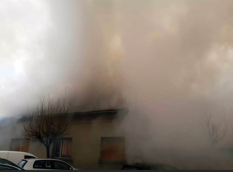 Četiri osobe stradale su u požaru u crnogorskom gradu Baru