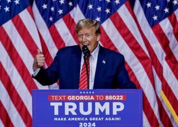 Trump reklamira ‘američku’ Bibliju koja se prodaje za 59,99$