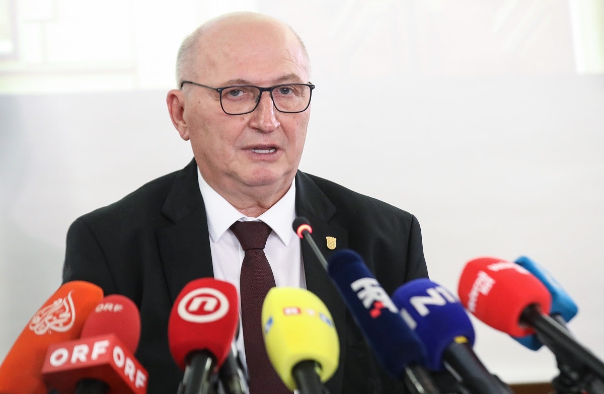 Ustavni sud: Predsjednik RH ne može biti kandidat na izborima Ustavni sud: Predsjednik RH ne može biti kandidat na izborima