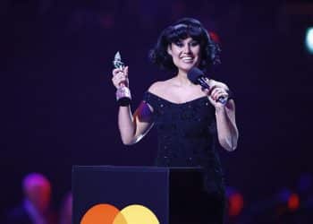 Brit Awards: Raye postavila rekord na dodjeli britanskih nagrada za pop glazbu