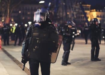 Francuska podiže upozorenje na terorističke napade na najvišu razinu