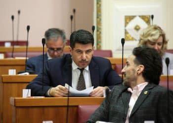 Grmoja: HDZ žuri na izbore, želi zaustaviti istrage; Zekanović: oporba tražila izbore