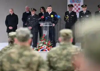 Milanović promaknuo troje brigadnih generala u general-bojnike HV-a