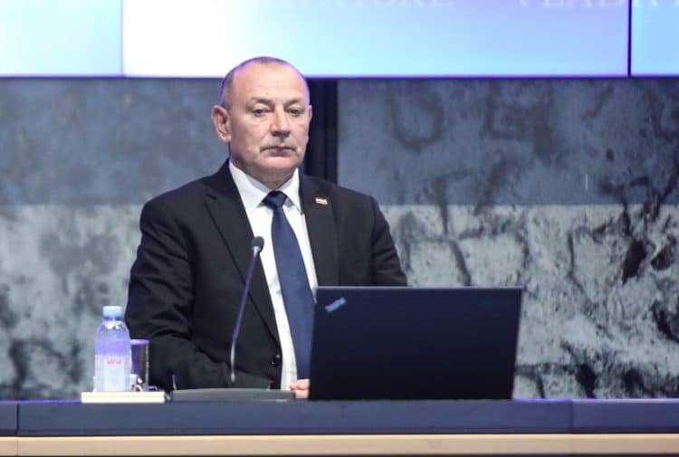 Medved osudio propucavanje Turudićevog vozila