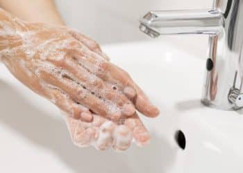 Nakon nanošenja lokalnih gelova ruke treba obrisati, a ne ih prati vodom