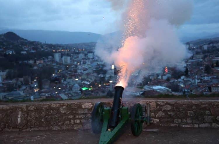 Pucnjem iz topa sa sarajevske Žute tabije označen početak mjeseca ramazana
