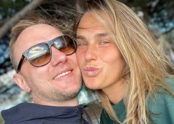 Iznenada umro bivši bjeloruski hokejaš Konstantin Kolcov – partner tenisačice Arine Sabaljenke