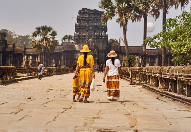 Kambožadni srušili neobičan rekord u nošenju žena u isto vrijeme