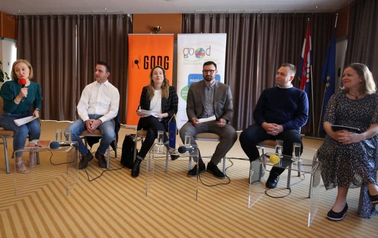 Stranke na okruglom stolu: Rasprava o integraciji građanskog odgoja u škole