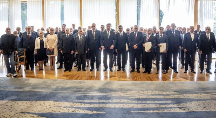 Milanović uručio odlikovanja i činove brigadnih generala