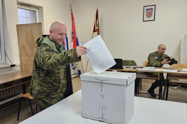 MORH organizira glasovanje za vojnike HV na posebnim lokacijama