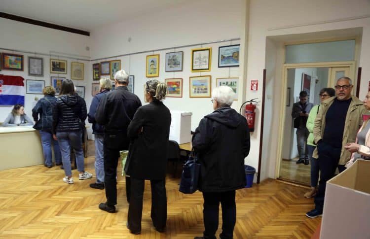 U Srbiji na izbore za Hrvatski sabor izašlo triput više birača nego na prethodnim izborima
