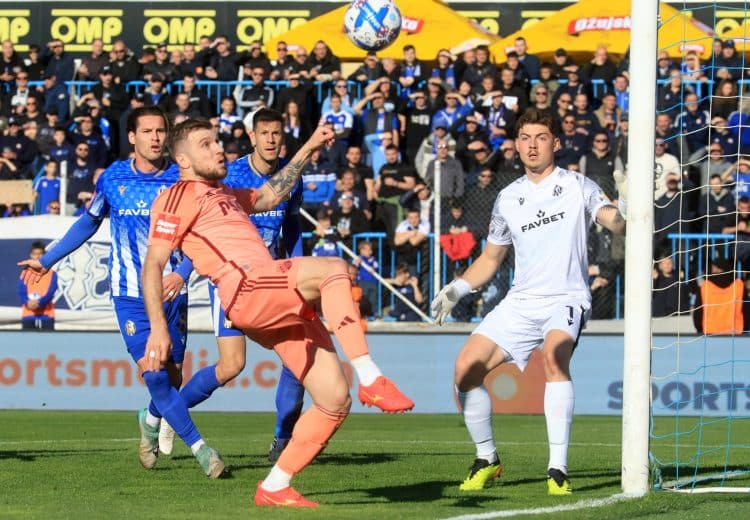 Nogometaši Dinama pobijedili Lokomotivu i privremeno zasjeli na vrh ljestvice!