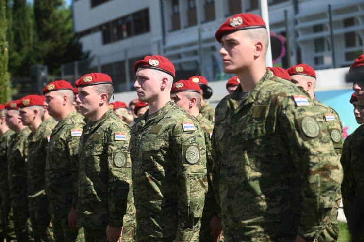 Svečano prisegnuli mladi ‘Pauci’ na 33. godišnjici osnutka 4. gardijske brigade u Dračevcu