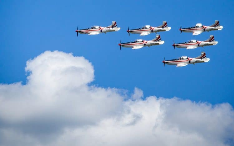 Akrobatske skupine Krila Oluje i Red Arrows izvest će u utorak formacijski let iznad Zadarske županije