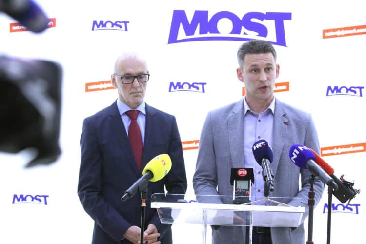 Most predlaže ustavotvorni referendum o ulozi zastupnika manjina