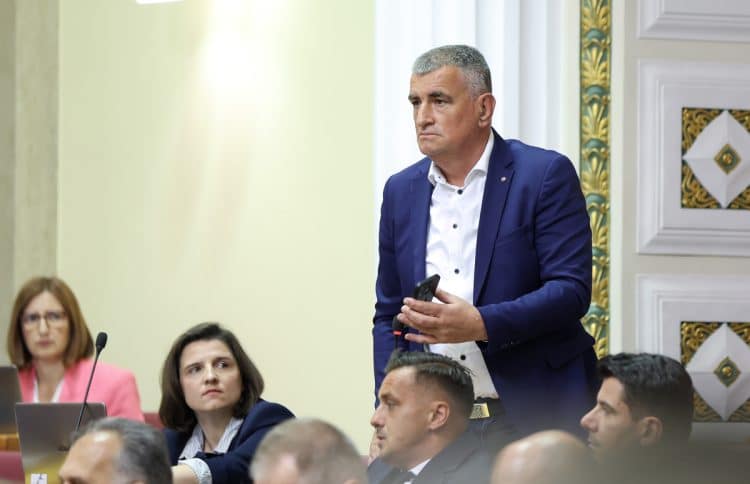 Oporba otvorila prvu sjednicu kritikama na račun programa vlade i koalicije HDZ-a i DP-a