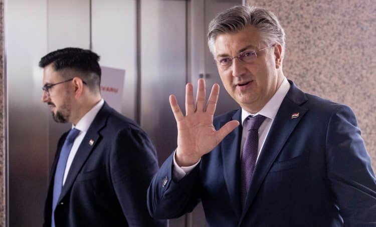 Plenković na prvoj sjednici Vlade najavio podizanje mirovina i socijalnih davanja